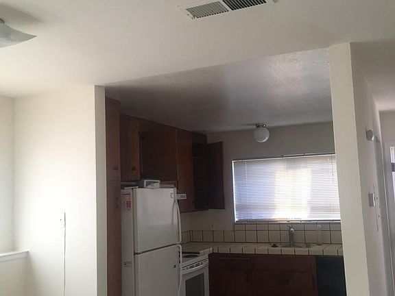 3rd image of 364 Cypress Ave APT 4