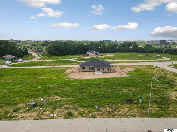 20125 U St, Omaha, NE 68135