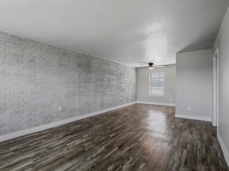 The Flats on Handley — Photo 8