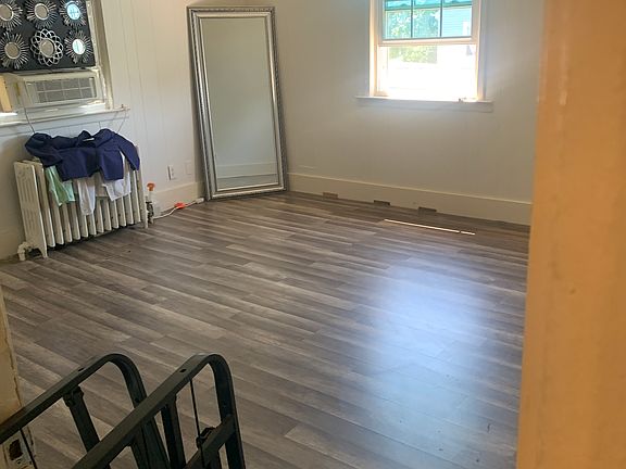 4th image of 142 E Hudson St Floor 2