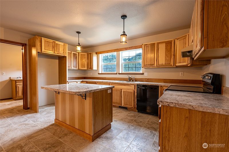 4th image of 732 Satsop Road W