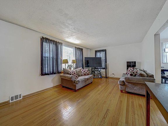 3rd image of 315 E Le Moyne Ave