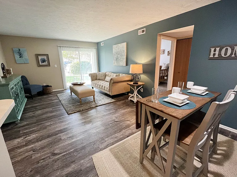 Steeplechase Apartments — Photo 3