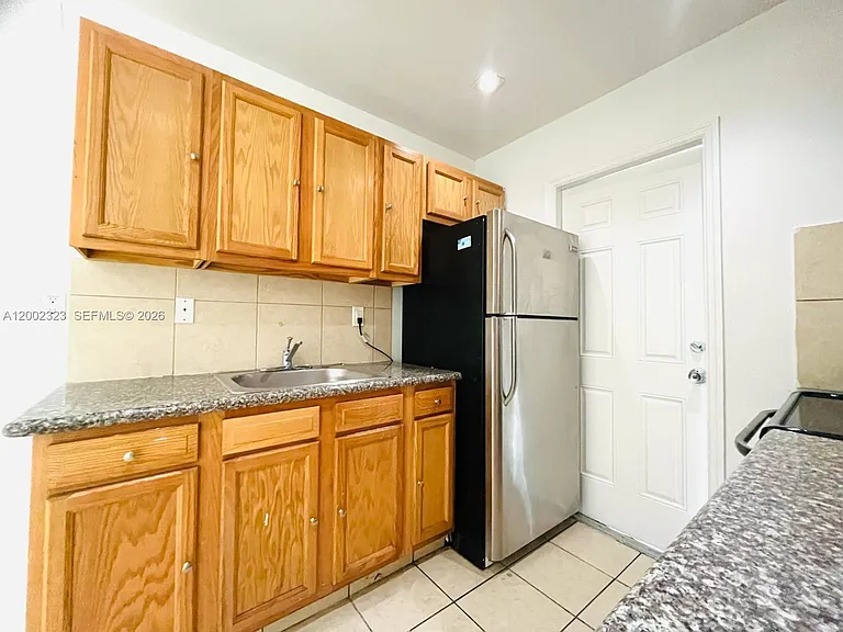 608 SW 16th Ave #3 — Photo 6
