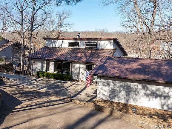 2nd image of 1073 Country Club Dr