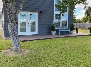 201 S Texas St, Anahuac, TX 77514
