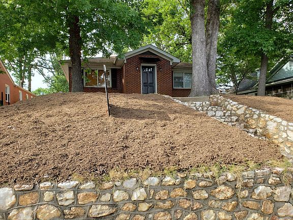 Live @ College Hill Neighborhood