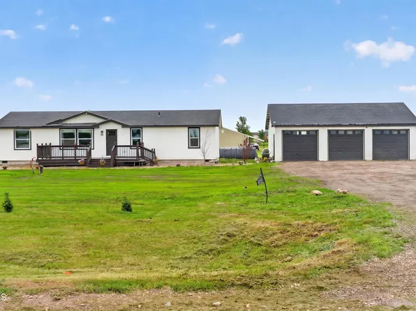 5727 Freedom Ln, Williston, ND 58801