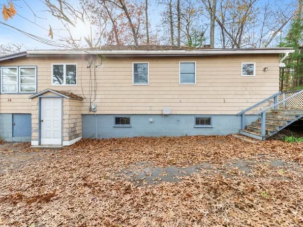 18 Poplar Ter, North Reading, MA 01864