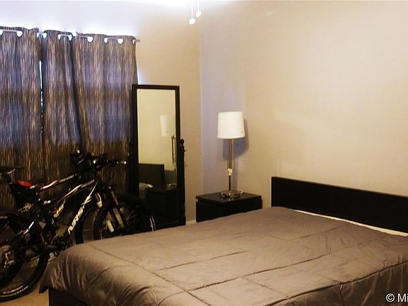5th image of 3923 NE 166th St APT 102N