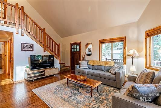 4th image of 1409 Paul Bunyan Rd