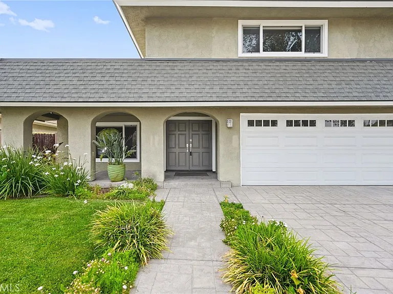 6215 Hesperia Ave — Photo 3