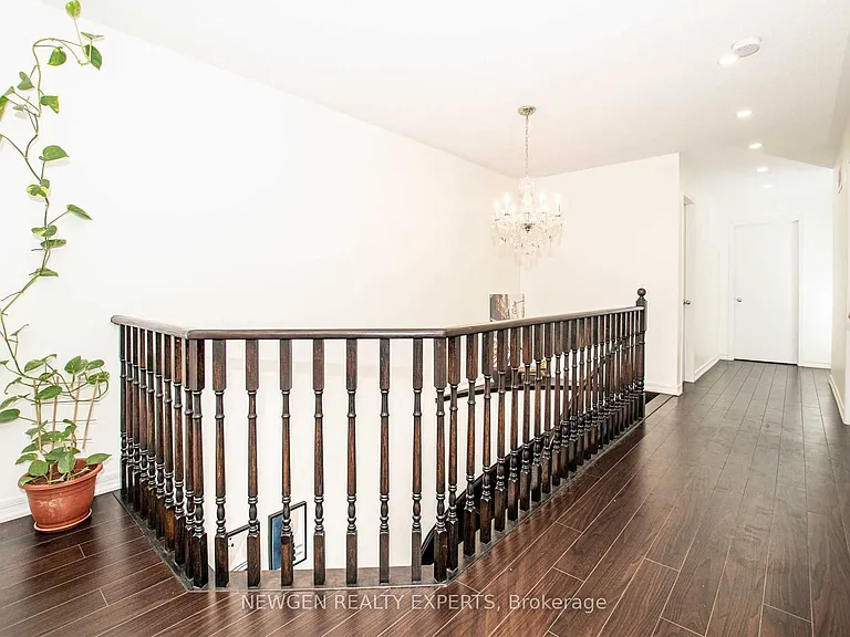 134 Muirland Cres N #MAIN FL — Photo 7
