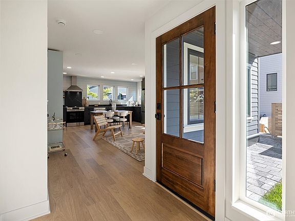 4th image of 909 32nd Avenue S #C
