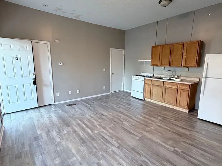 1031 Hartford St — Photo 29