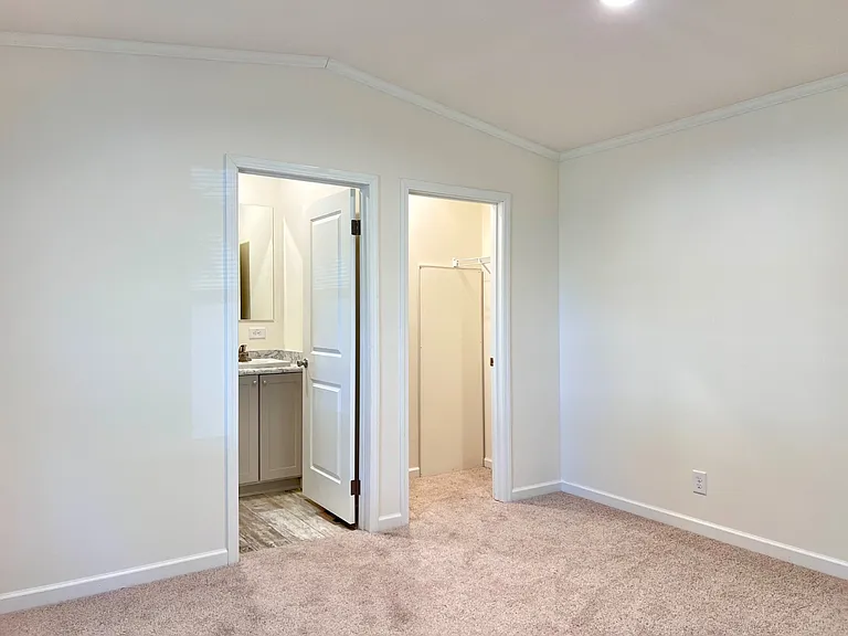 4400 La Salle St #53 — Photo 8