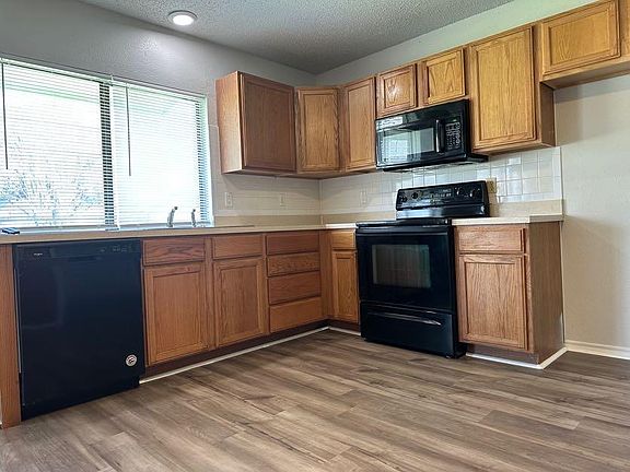 4th image of 2809 Churchill Way