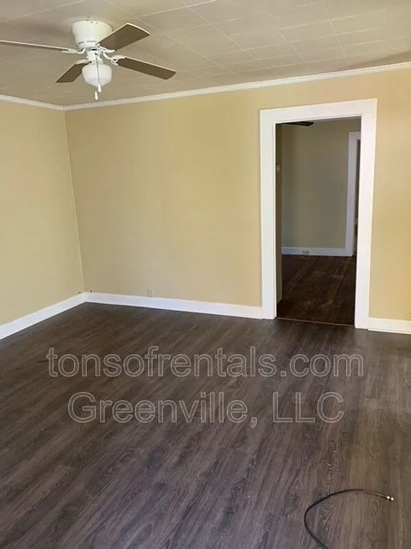 3 bed, 2.0 bath, 1200 sqft, $1,100 — Photo 2