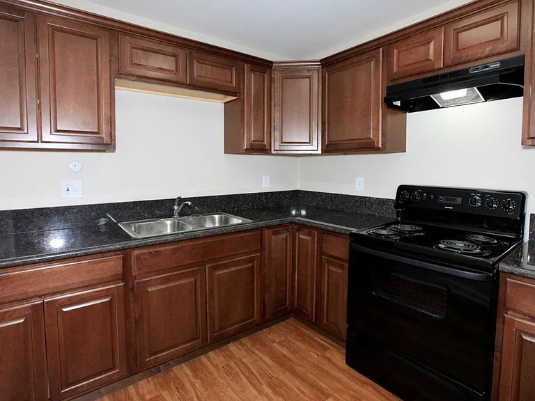 Mapleview Apartment Homes — Photo 5