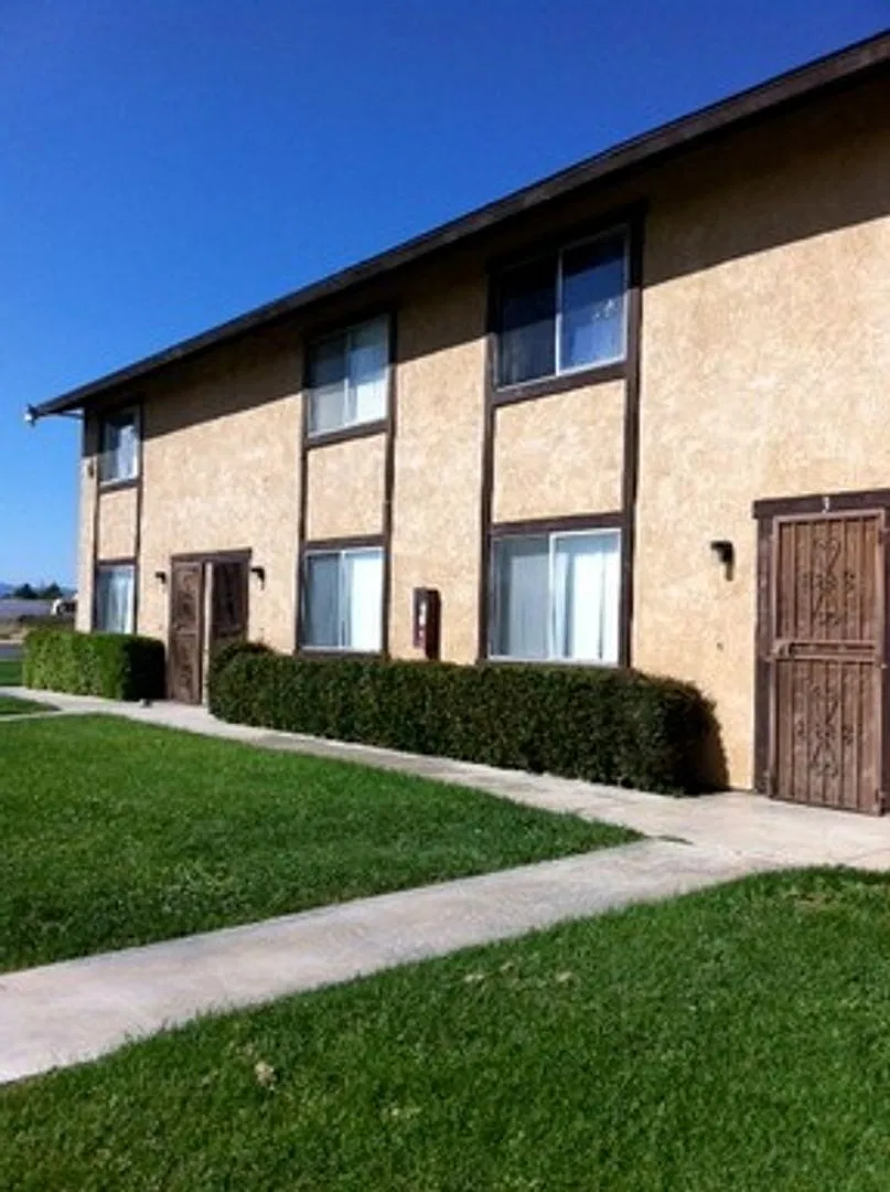 16280 Sequoia Ave — Photo 2