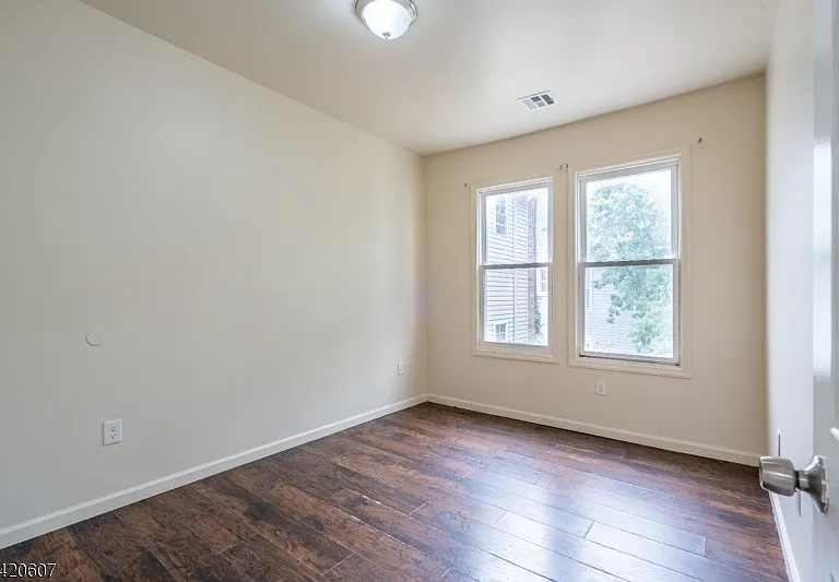 467 Hawthorne Ave #2 — Photo 4