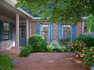 32 Ednam Village St, Charlottesville, VA 22903