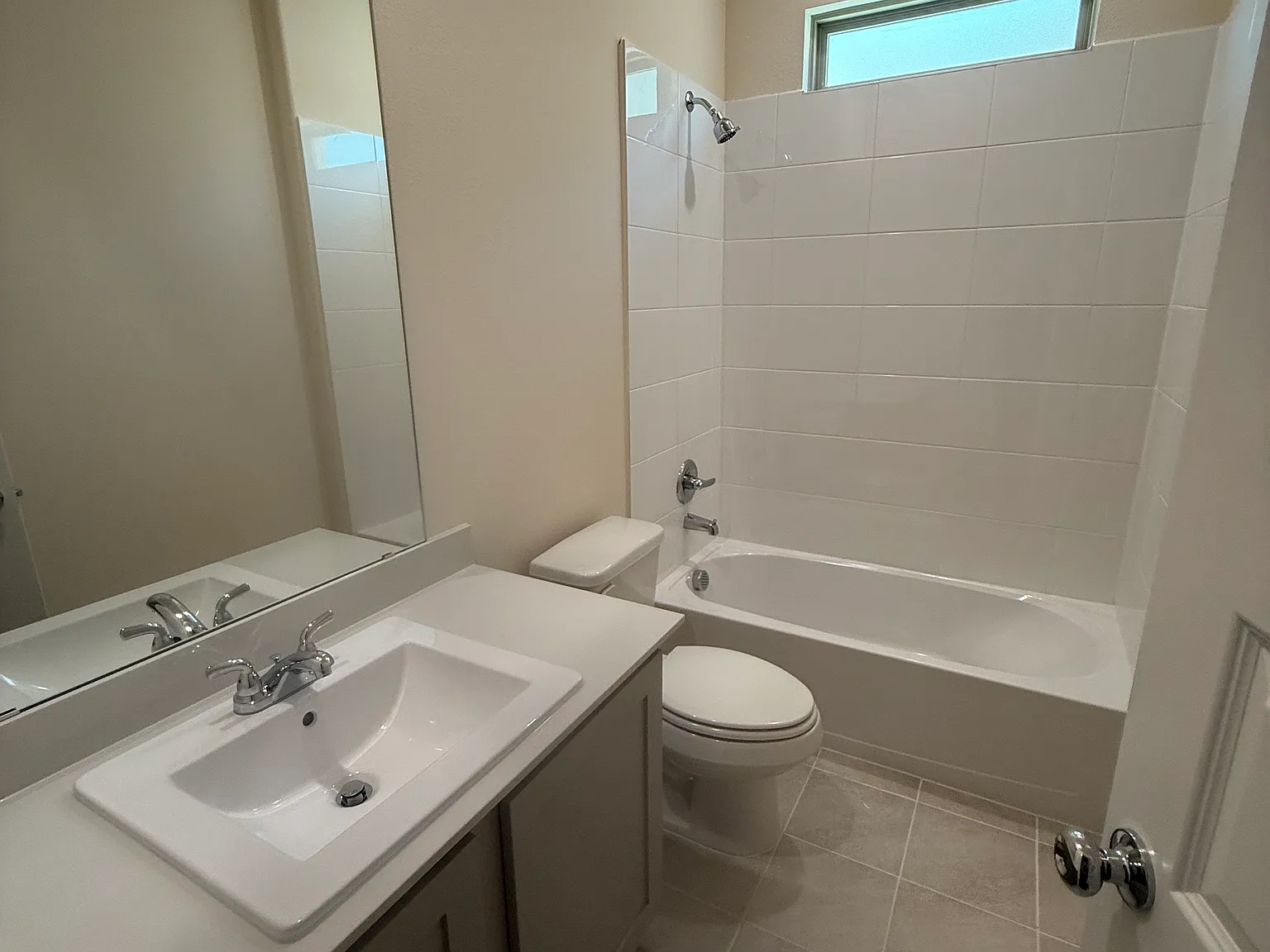5 bed, 2703 sqft, $3,295 — Photo 3