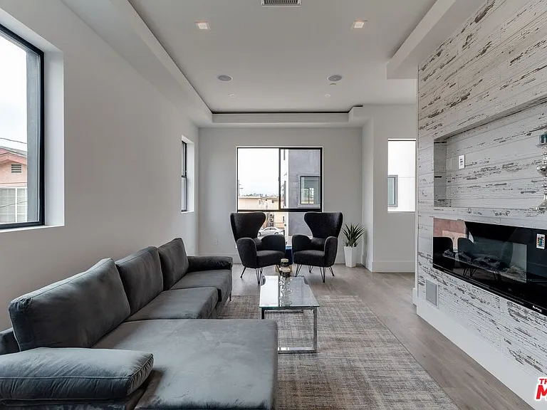4830 1/2 W Pickford St — Photo 15