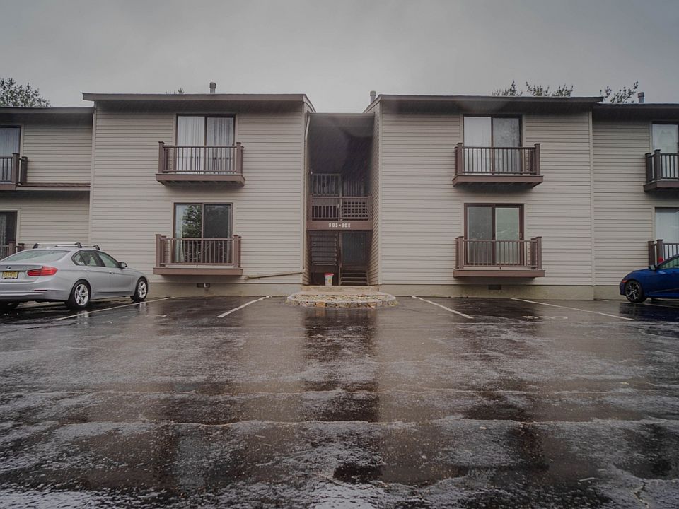 1st image of 905 Spruce Hills Dr