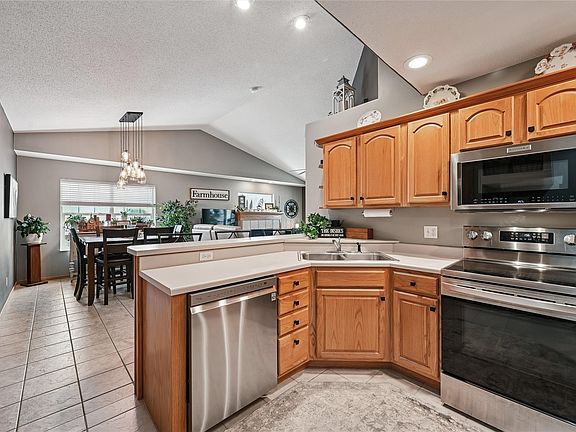 5th image of 6612 Waterview Dr SW