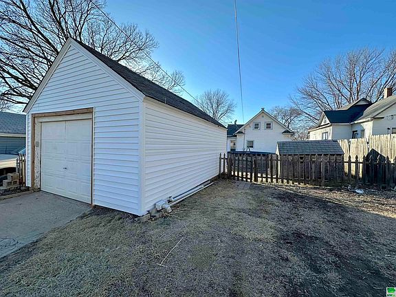 2nd image of 114 Cecelia St