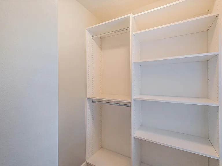 5506 Langhorne Ct — Photo 36