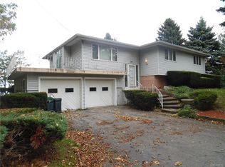 2557 Lake Rd, Ransomville, NY 14131