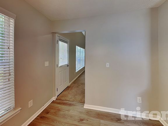 4th image of 9598 Lakeview Cir