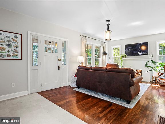 5th image of 7850 Lincoln Way E #E