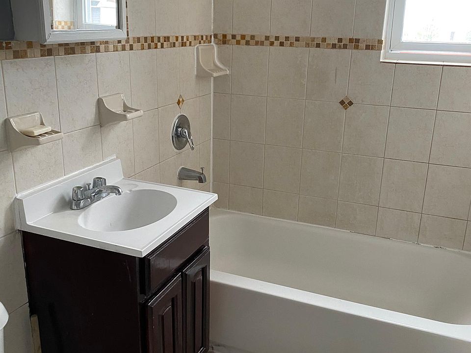 2nd image of 4520 Cottage Pl #3C