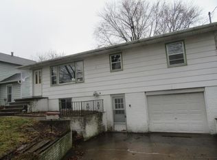 712 3rd St, Camanche, IA 52730