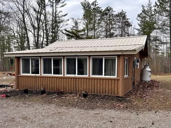 10936 Old State Rd, Johannesburg, MI 49751