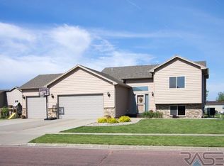 225 Prairie Cir, Tea, SD 57064
