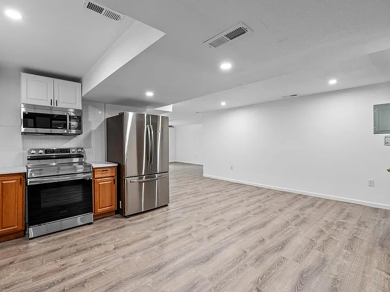 1255 Brentwood St #2 — Photo 3