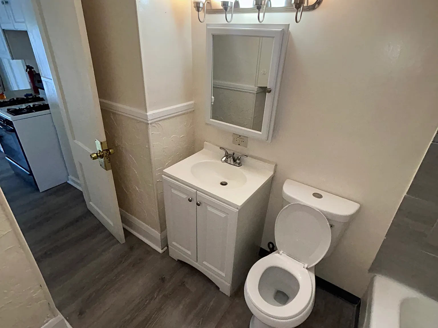 2 bed, 672 sqft, $995 — Photo 4