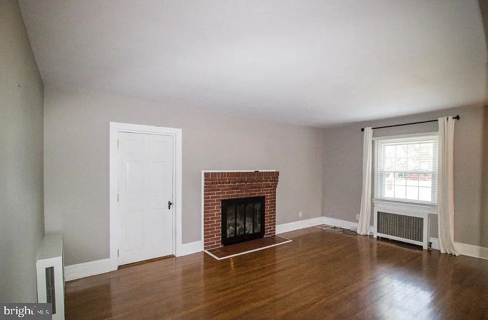 4 bed, 2.0 bath, 800 sqft, $2,600 — Photo 3