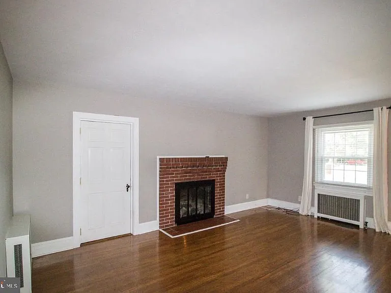 429 S Washington St — Photo 3