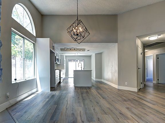 4th image of 8664 Toscana Ln