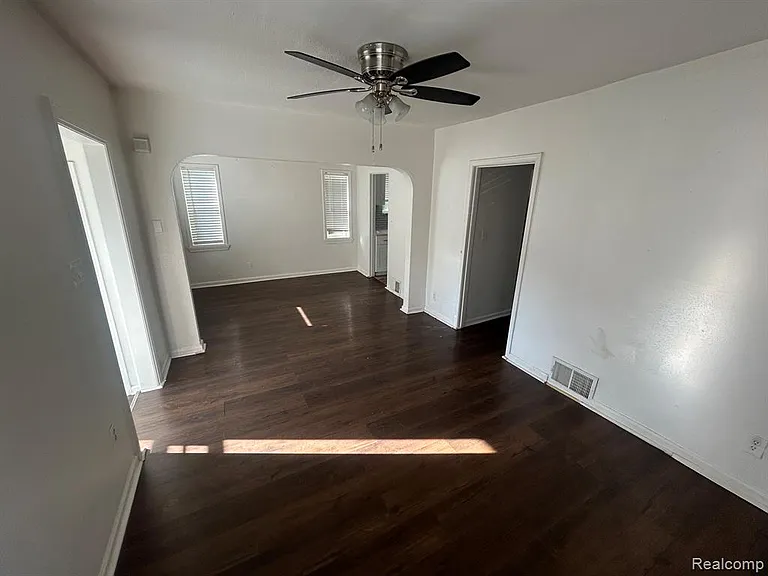 5081 Wayburn St — Photo 3