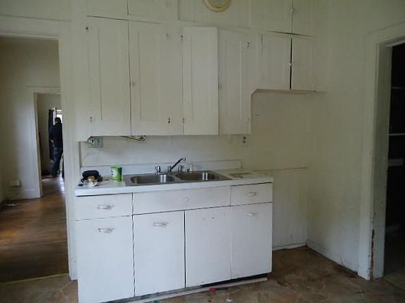 4th image of 1436 Western Ave
