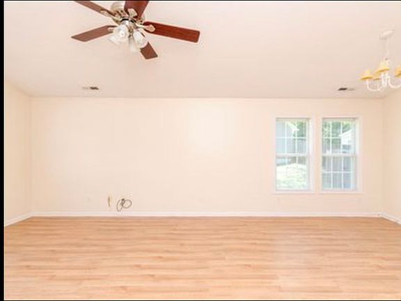 3rd image of 120 Waterfall Dr