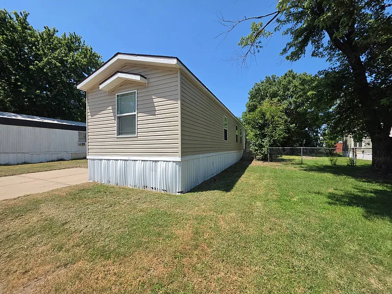 2238 E Maywood St — Photo 10