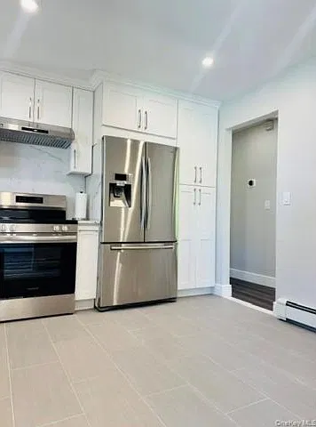 3 bed, 1.0 bath, 1300 sqft, $3,600 — Photo 4