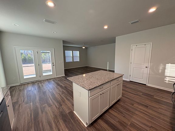 5th image of 953 Longleaf Dr